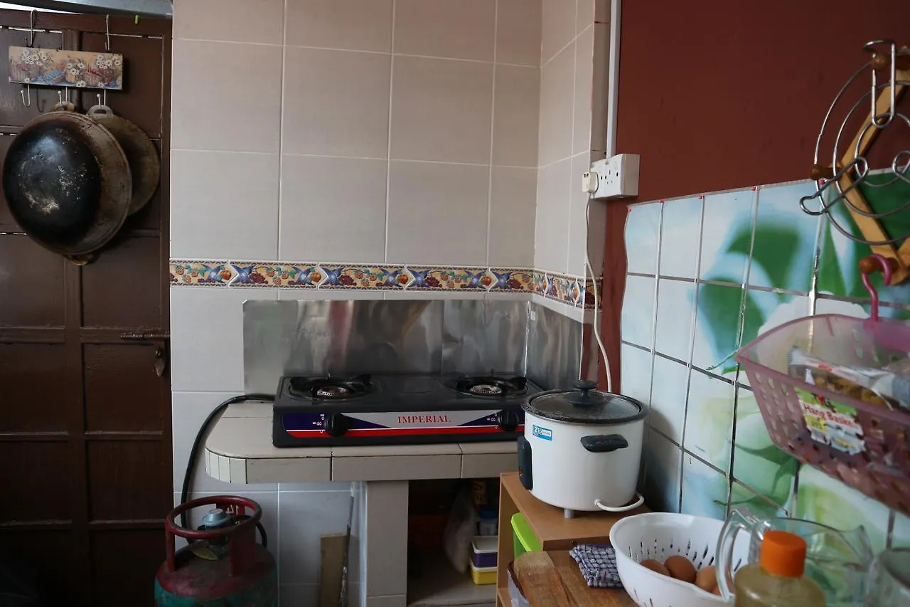 Escape Backpackers Kk Hostel Kota Kinabalu