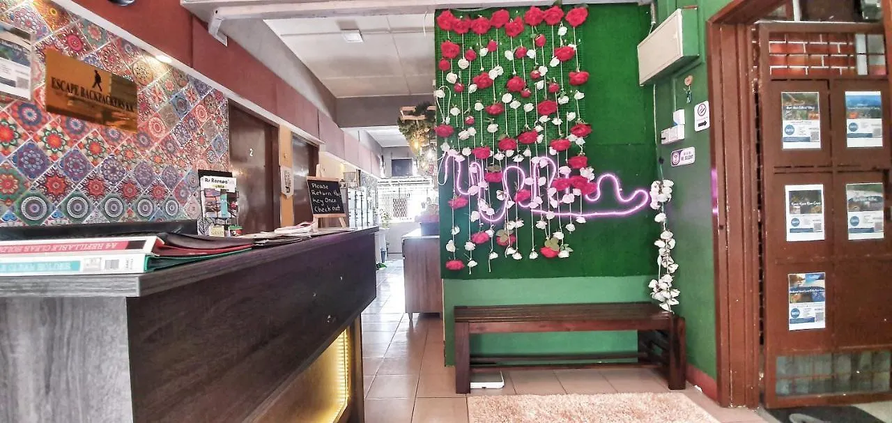 Escape Backpackers Kk Hostel Kota Kinabalu